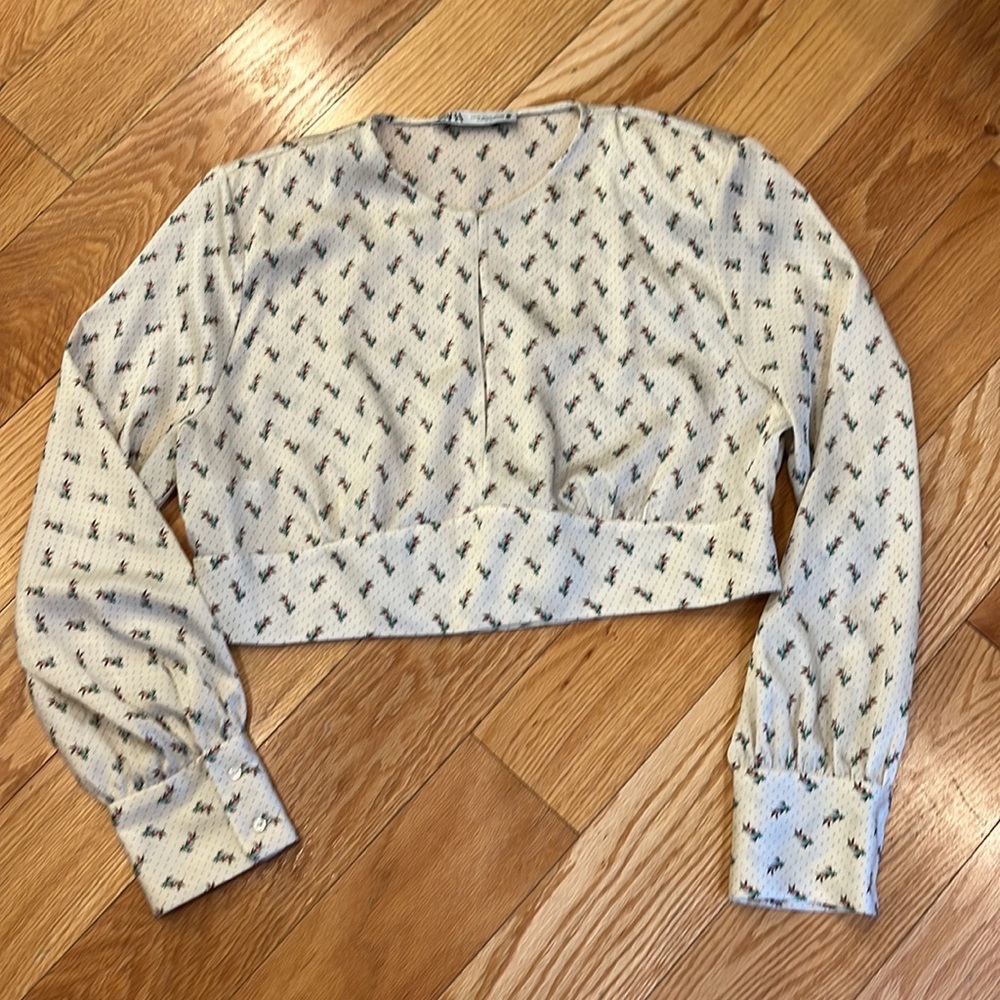 Zara keyhole cropped length blouse